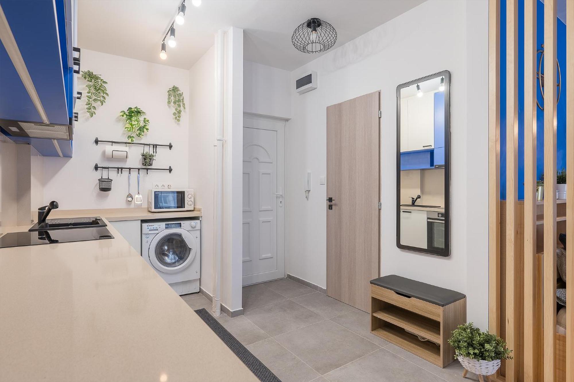 Newly Renovated!!! - Modern 10 Minutes From The Grand Boulevard דירה